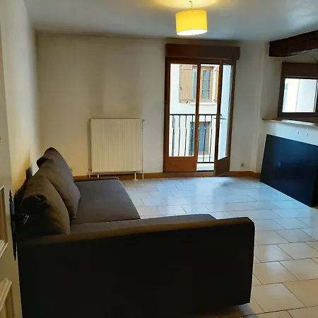 Studio Calme Et Meuble 아파트
